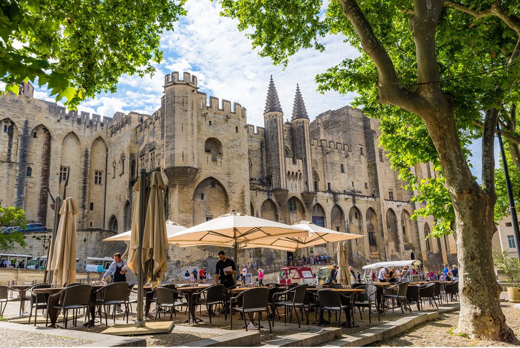 hotel-roques-a-voir-a-faire-avignon-palais-papes-terrasses_verneuil-Teddy