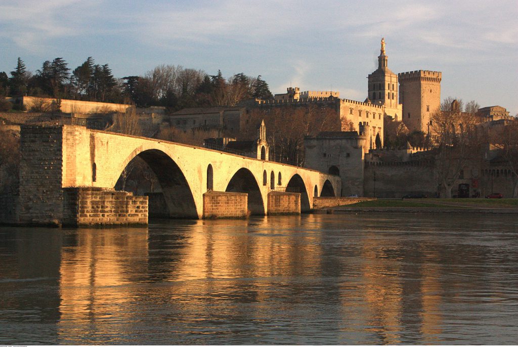 hotel roques a-voir-a-faire header avignon pont-et-palais_hocquel-Alain